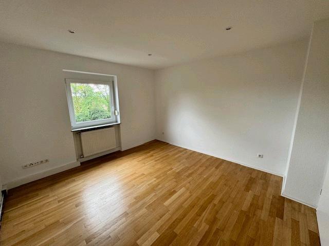 Etagenwohnung Wiesbaden Biebrich - 2 Zimmer, 45 m&sup2;, 880&euro; | Angebot:26506878