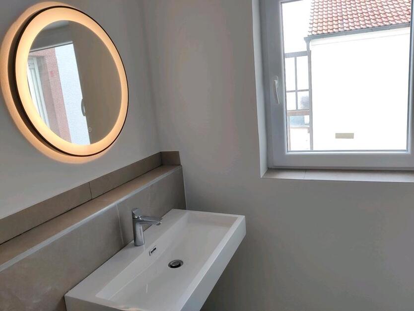 Ab Sofort Bezugsfreimit Einbauküche NEU sanierte 3 Zimmer