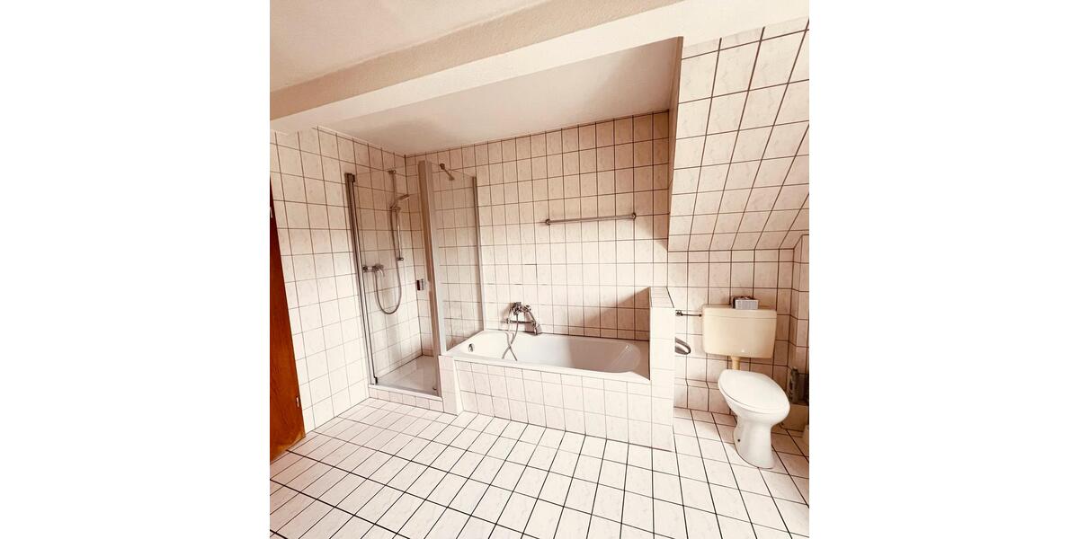 Dachgeschoßwohnung Finnentrop - 3 Zimmer, 80 m&sup2;, 600&euro; | Angebot:26611429