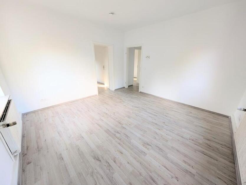 **Einziehen und wohlfühlen! +Laminat +weiße Wände +modernes Tageslichtbad +eigenes Gartenabteil** zimmer