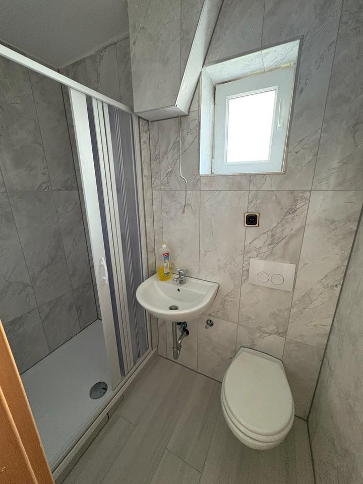 Neu renoviertes Einfamilienhaus mit Garten & Stellplatz