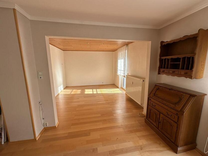 Großzügige 5-Zimmer-Wohnung, 155qm mit Garten und Stellplatz