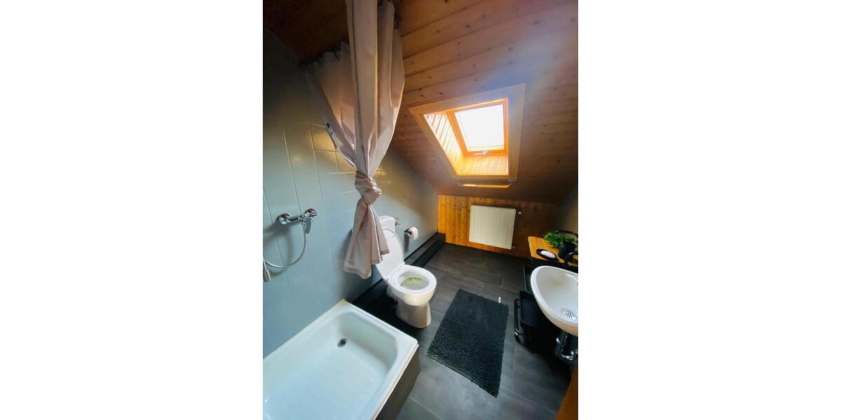 Wohnen auf Zeit Neukirchen - 8 Zimmer, 160 m&sup2;, 25&euro; | Angebot:26252083