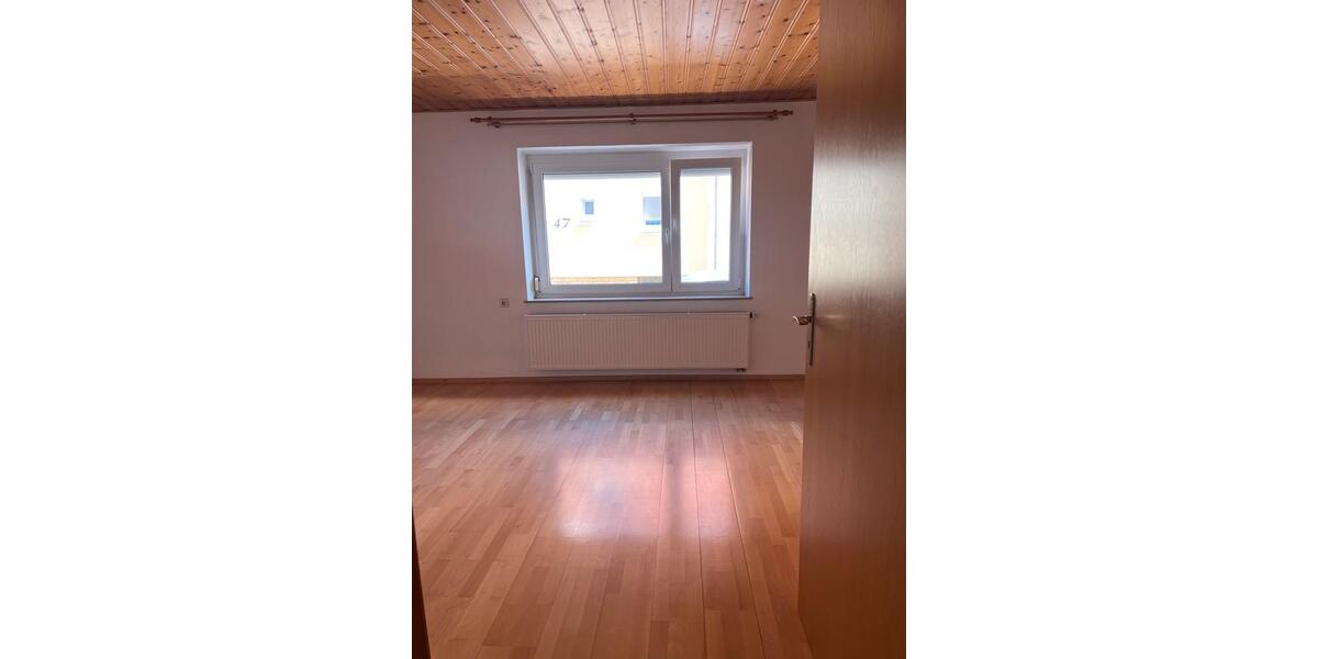 Erdgeschoßwohnung Weißenburg in Bayern - 4 Zimmer, 104 m&sup2;, 1.000&euro; | Angebot:24670401