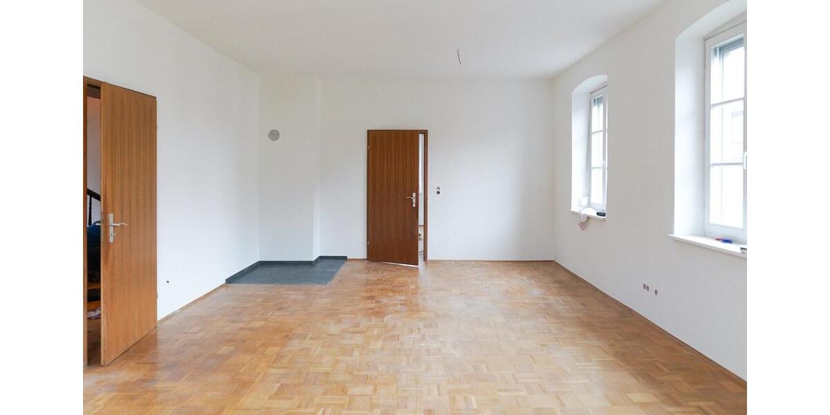 Etagenwohnung Hammelburg - 5 Zimmer, 133 m&sup2;, 900&euro; | Angebot:24480623