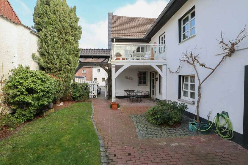 Wohnung zum Mieten in Neuss Grefrath 1.500 € 176 m² 5 zimmer