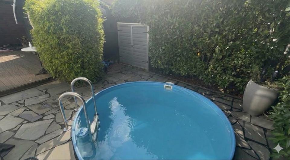 Villa Nienburg (Weser) - 7 Zimmer, 210 m&sup2;, 2.500&euro; | Angebot:25809946