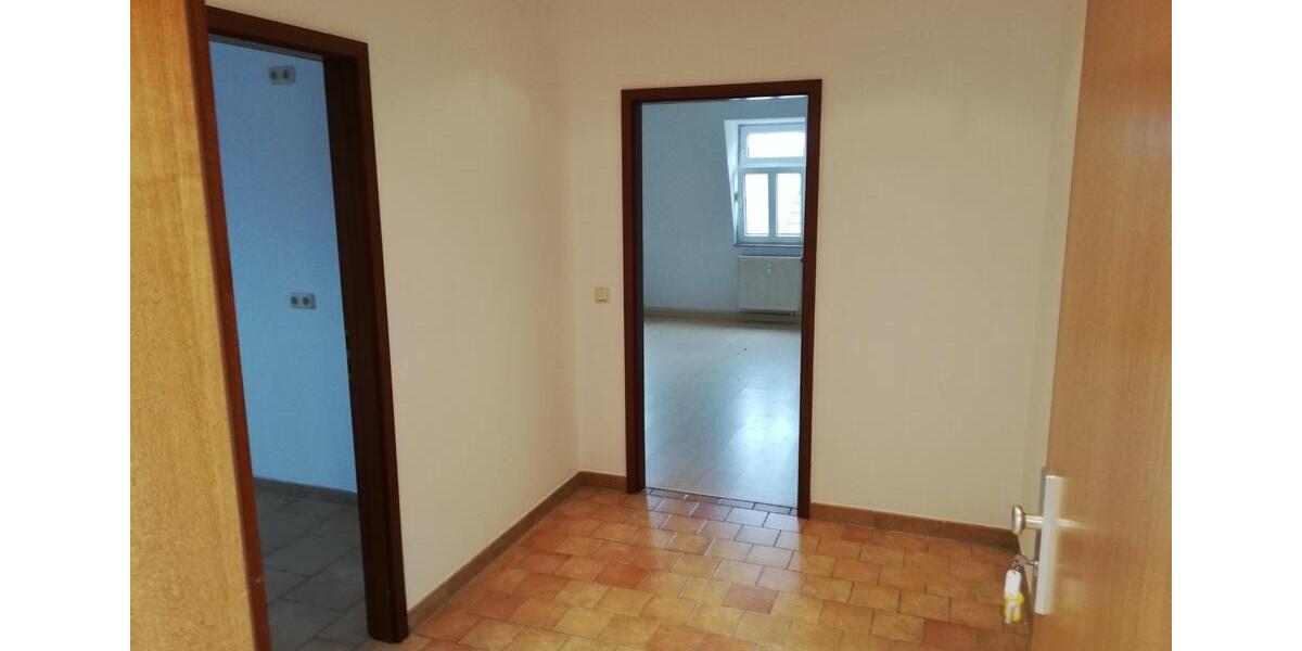 Dachgeschoßwohnung Schmölln - 2 Zimmer, 61 m&sup2;, 285&euro; | Angebot:24780289