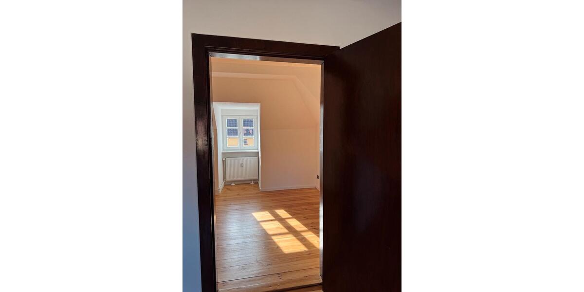 Dachgeschoßwohnung Wesenberg - 2 Zimmer, 49 m&sup2;, 320&euro; | Angebot:25821802