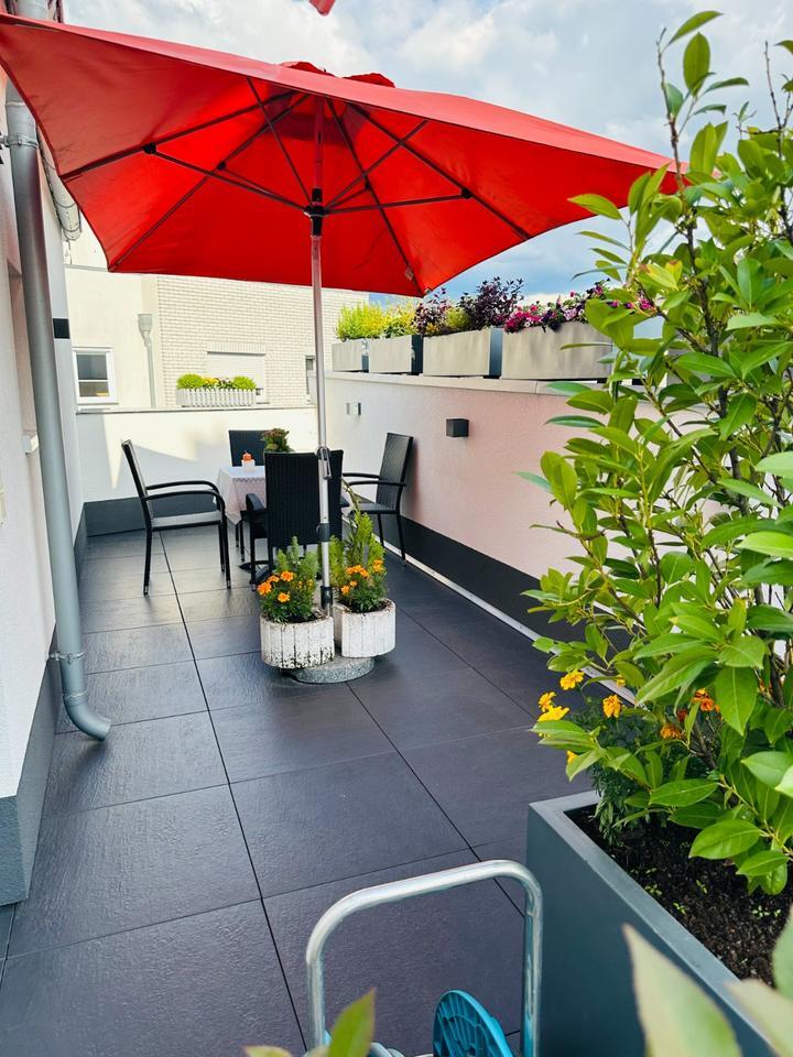 Voll-Möblierte 2 Zimmer Woh., 16m² Terrasse, U-Bahn H in der Nähe zimmer