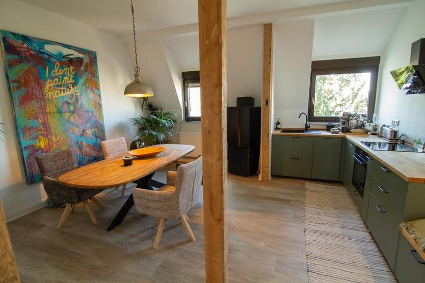 ALTBAU - Frisch sanierte & stilvoll möblierte 2,5-Zimmer-Wohnung