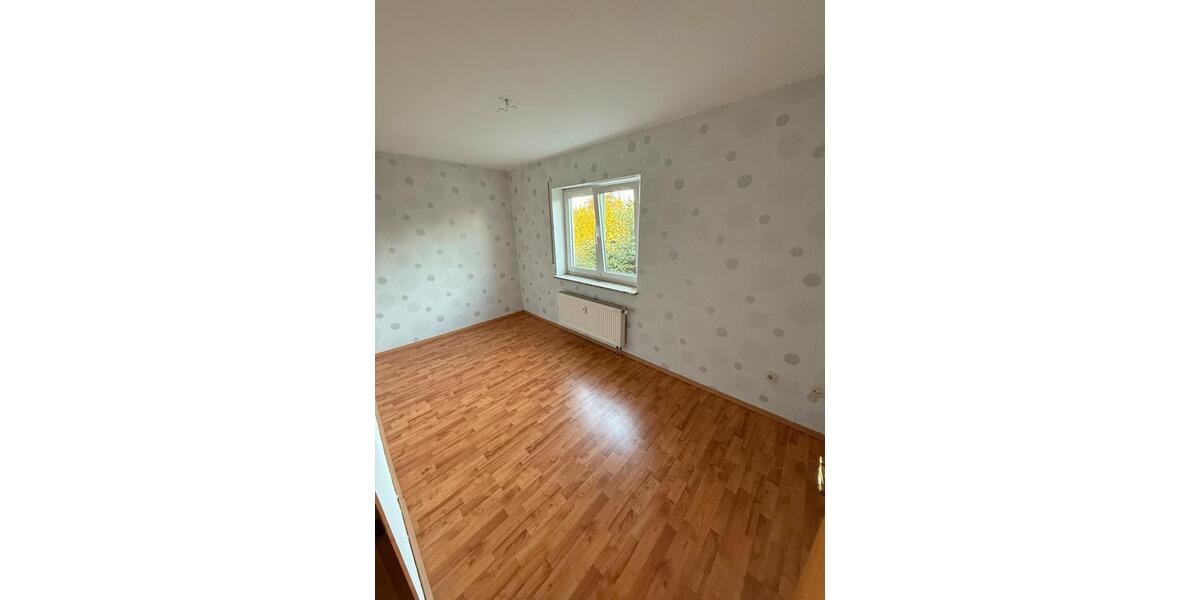 Etagenwohnung Großschirma - 4 Zimmer, 120 m&sup2;, 890&euro; | Angebot:24566023