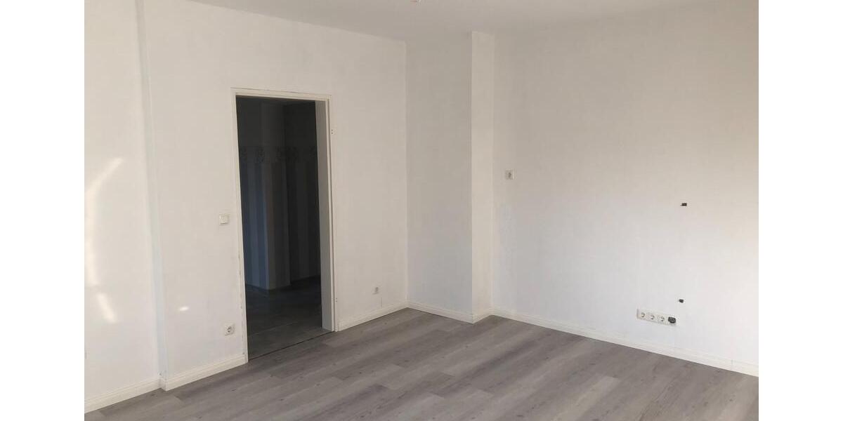 70 qm Wohnung mit Balkon, renoviert zu vermieten 6 zimmer