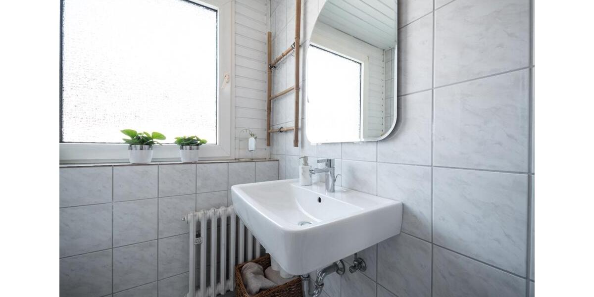 Dachgeschoßwohnung Essen Stadtbezirk VIII - 2 Zimmer, 65 m&sup2;, 1.200&euro; | Angebot:26149272