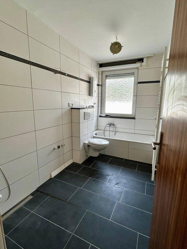 Renovierte 3-Zimmer Wohnung mit großem Balkon und Garage Zentrum Ratingen-Hösel