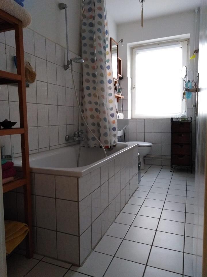 Frauen WG Angebot in Hamburg zentrale Lage 12 qmKüche und Bad zimmer