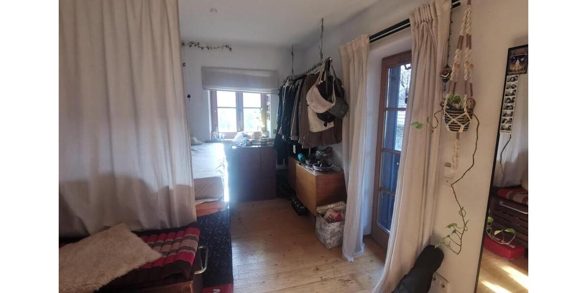 Zimmer mit eigenem Bad und geteiltem Balkon in Landhaus-6er-WG 8 zimmer