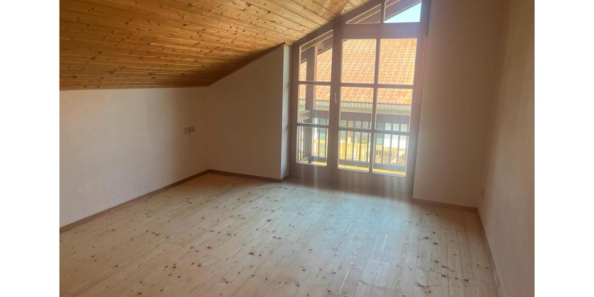 Dachgeschoßwohnung Waakirchen - 2 Zimmer, 45 m&sup2;, 650&euro; | Angebot:26692037