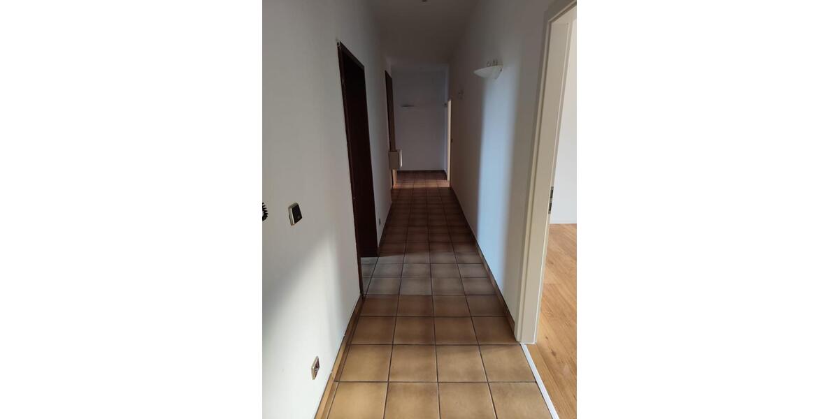 Dachgeschoßwohnung Saarbrücken - 3 Zimmer, 90 m&sup2;, 850&euro; | Angebot:24745389