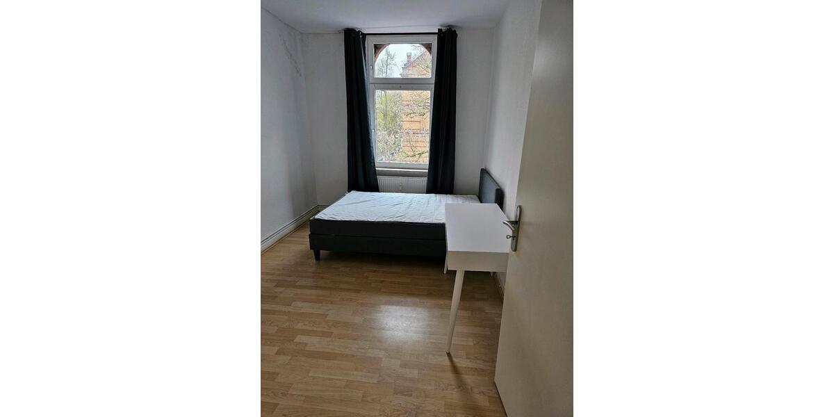 Dachgeschoßwohnung Wiesbaden Biebrich - 2 Zimmer, 32 m&sup2;, 900&euro; | Angebot:24858305