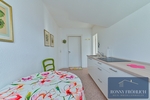 möblierte 1-Zimmer-Wohnung mit Einbauküche, Garage und Garten in Thum