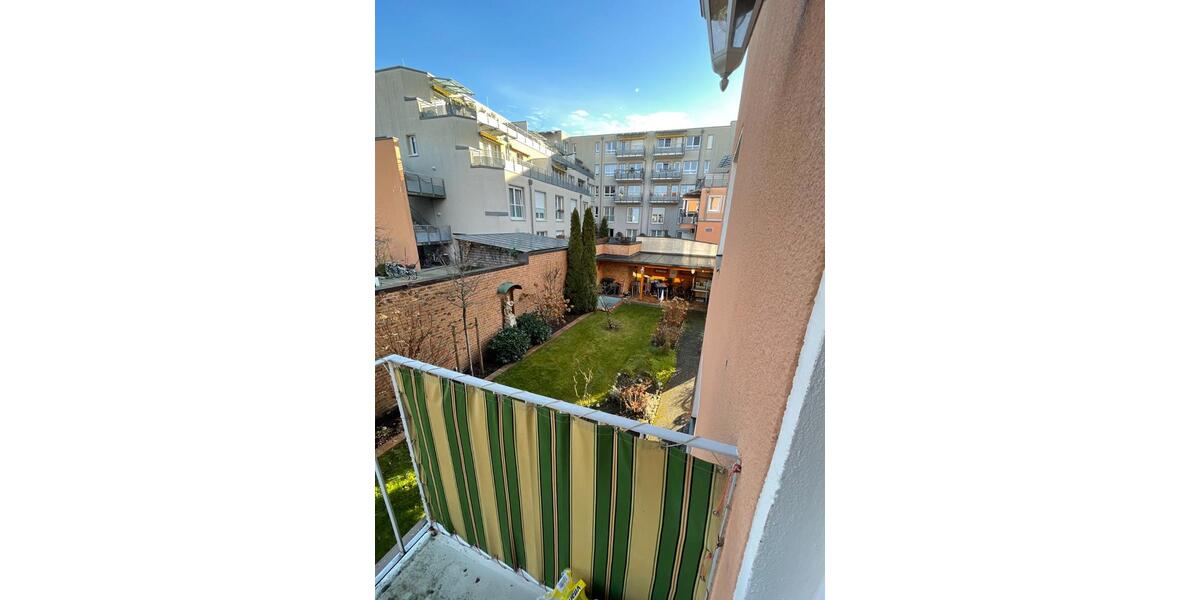 Charmante Altbauwohnung in zentraler Lage – mit Balkonen, Garage 2 zimmer