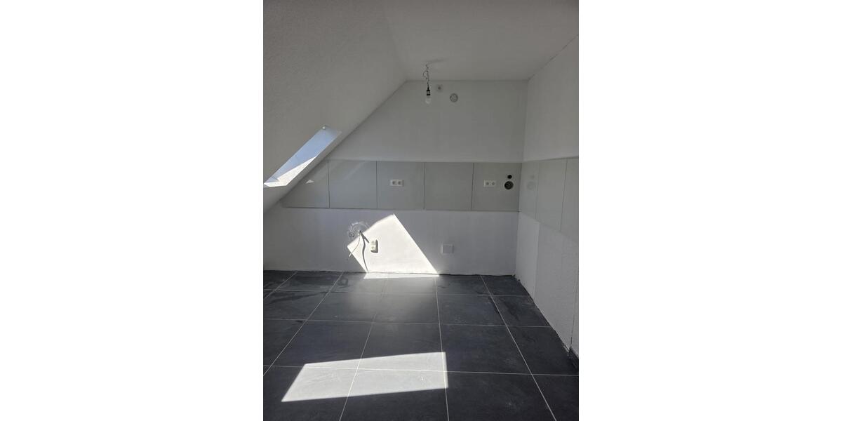 Dachgeschoßwohnung Essen Stadtbezirk III - 4 Zimmer, 102 m&sup2;, 850&euro; | Angebot:26539976