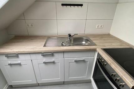 Helle Dachgeschosswohnung in Heddesheim mit Garage – Friedrichstraße 14 2 zimmer