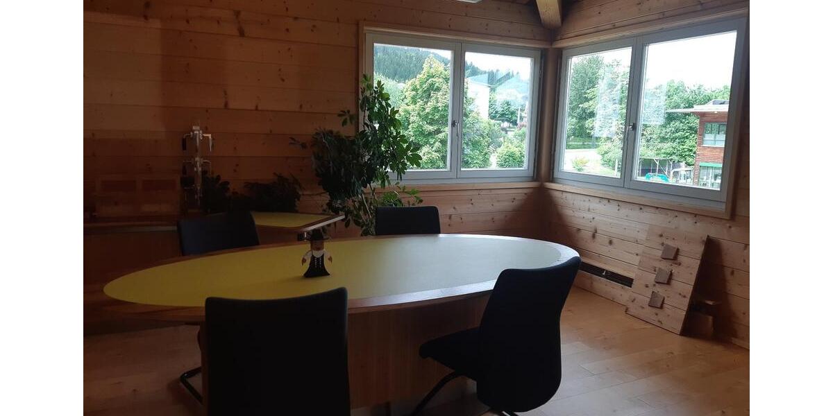 Büro Gewerbe Studio Atelier Praxis Office Holzhaus Bergblick EBK zimmer