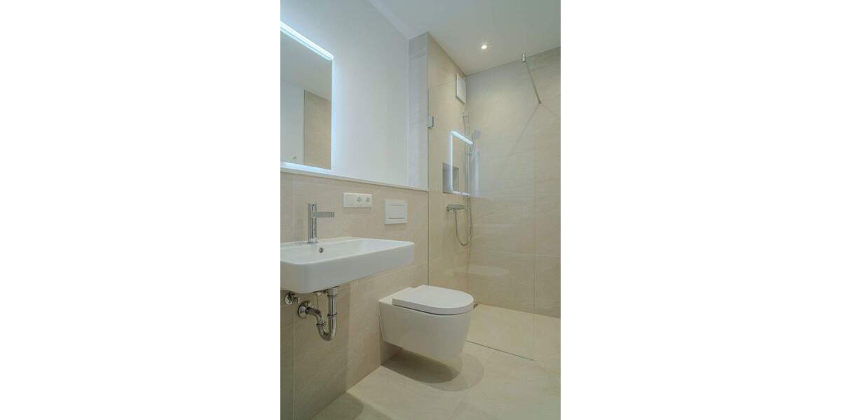 Etagenwohnung Frankfurt am Main Hausen - 4 Zimmer, 145 m&sup2;, 3.400&euro; | Angebot:25736904