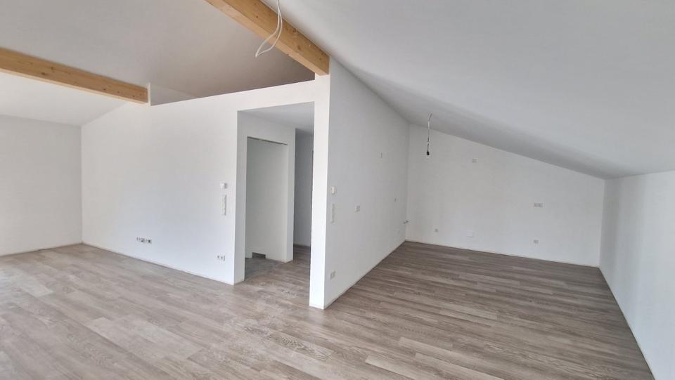 Dachgeschoßwohnung Weinheim - 3 Zimmer, 104 m&sup2;, 1.200&euro; | Angebot:25637931