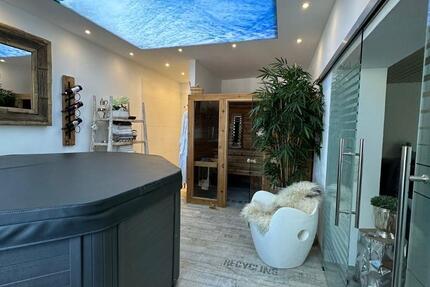 Haus Usingen - 5 Zimmer, 220 m&sup2;, 2.000&euro; | Angebot:24707529