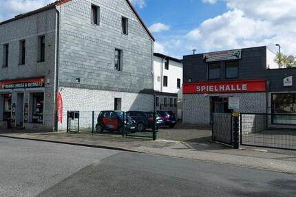 Im 1.OG. GEWERBEFLÄCHEN (vorher SPORTSCHULE) gewesen. zimmer