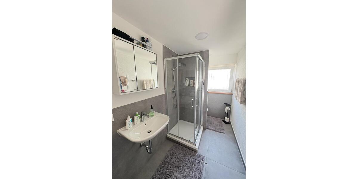 Dachgeschoßwohnung Stuttgart Luginsland - 3 Zimmer, 68 m&sup2;, 900&euro; | Angebot:25976190