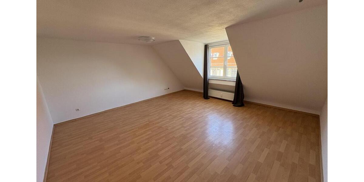 Dachgeschoßwohnung Zwickau - 2 Zimmer, 65 m&sup2;, 430&euro; | Angebot:26338051