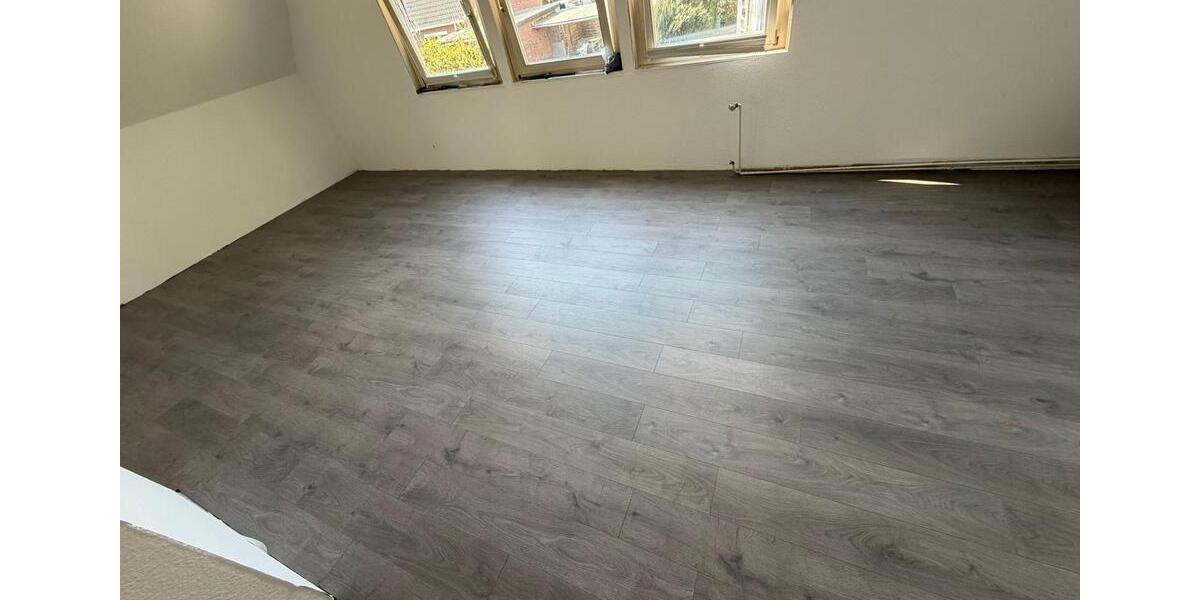 Dachgeschoßwohnung Schortens - 3 Zimmer, 90 m&sup2;, 750&euro; | Angebot:26190573