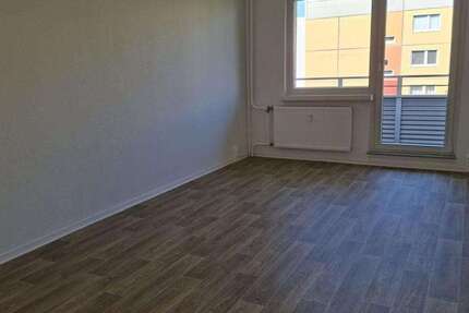 Wohnung Magdeburg Neu Olvenstedt - 3 Zimmer, 70 m&sup2;, 412&euro; | Angebot:26889377