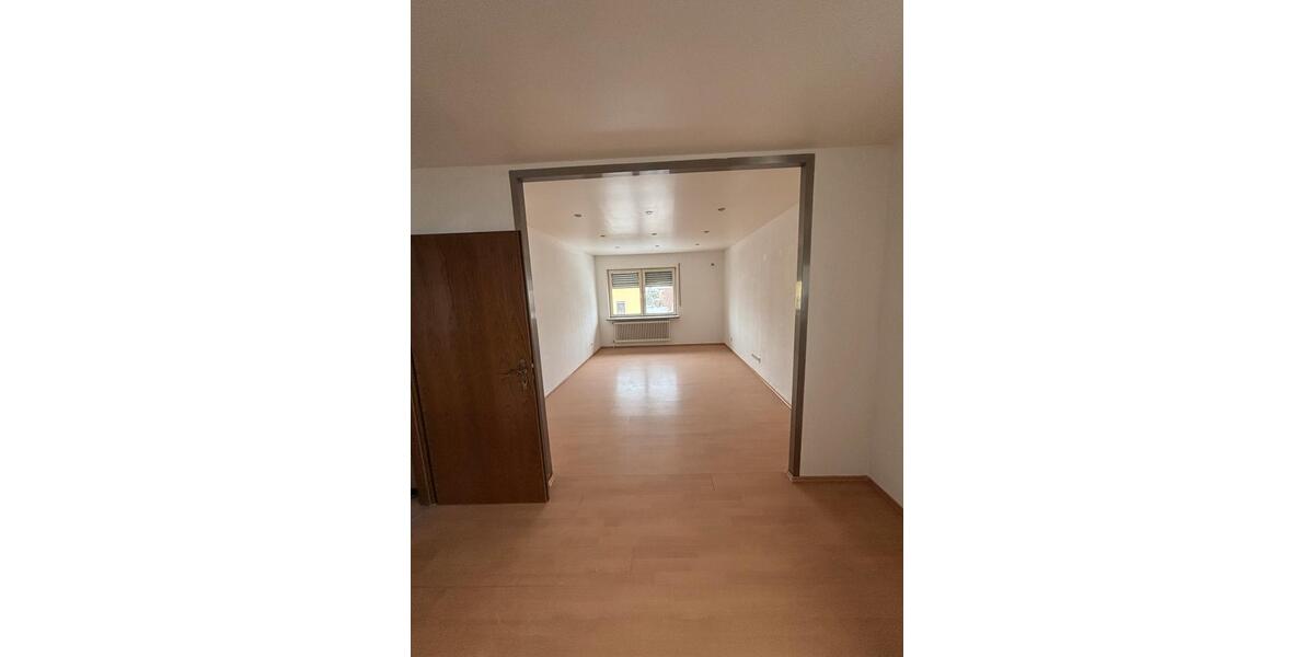Große, helle 4-ZKB-Wohnung (85 qm) in ruhiger Lage in Elm 4 zimmer