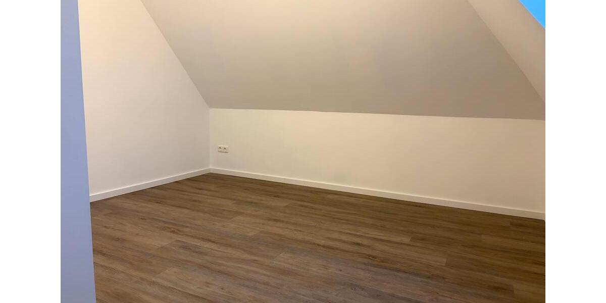 Dachgeschoßwohnung Cuxhaven Groden - 2.5 Zimmer, 50 m&sup2;, 600&euro; | Angebot:25823958