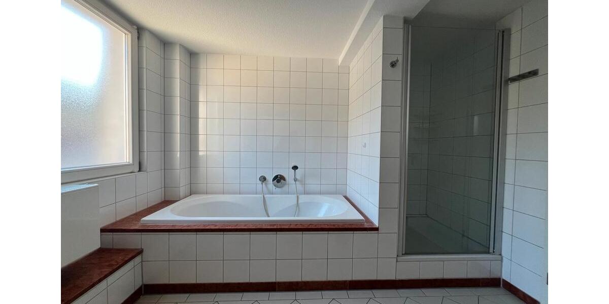 Helle, renovierte 3-Zimmerwohnung mit Balkon in zentraler Lage 3 zimmer