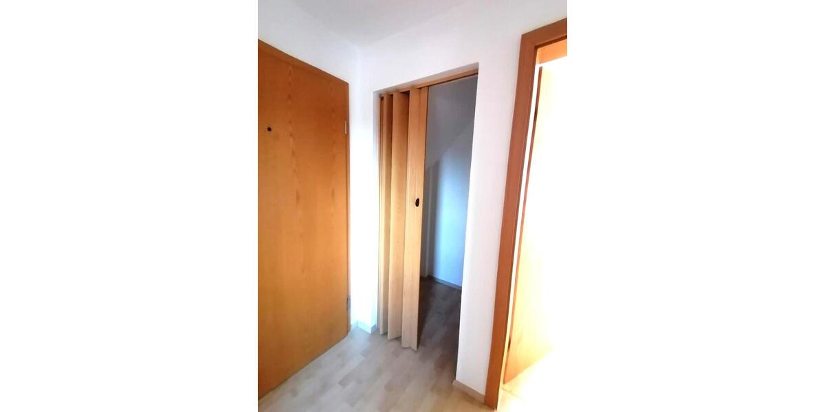 Dachgeschoßwohnung Glauchau - 2 Zimmer, 53 m&sup2;, 350&euro; | Angebot:17236847