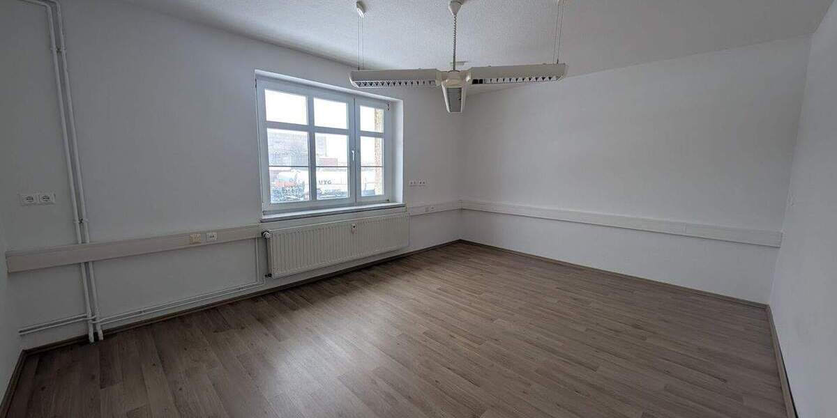 Gewerbeobjekt Bitterfeld-Wolfen Bitterfeld - 4 Zimmer, 75 m&sup2;, 630&euro; | Angebot:25748404