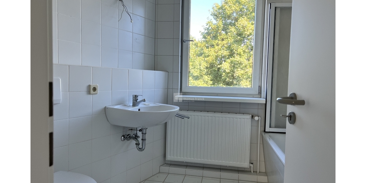 Schelfstadt am Pfaffenteich: 3-Zimmer-Wohnung mit Balkon, Fahrstuhl und Tiefgaragenstellplatz - Etagenwohnung Schwerin Schelfstadt | Angebot:26478776