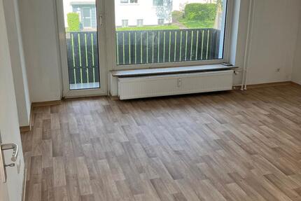 Helle 4-Zimmer Wohnung mit neuen Bodenbelägen und Balkon zu vermieten 4 zimmer