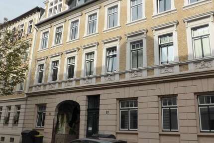Wohnung zum Mieten in Halle 220 € 27 m²