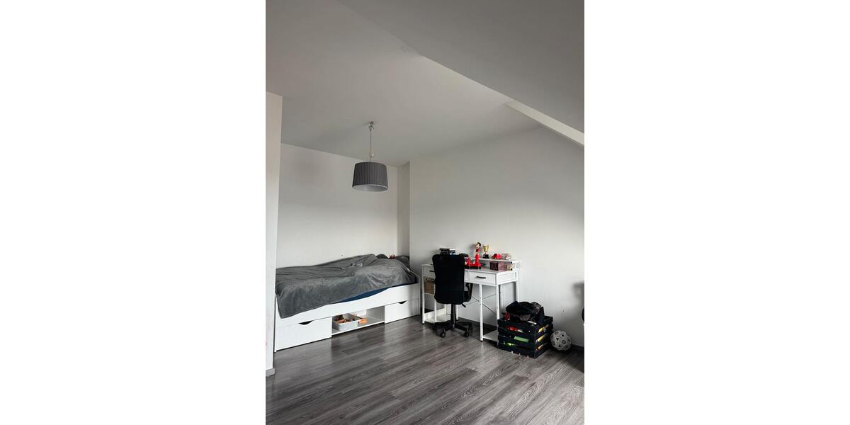Dachgeschoßwohnung Armsheim - 5 Zimmer, 183 m&sup2;, 1.800&euro; | Angebot:26230360