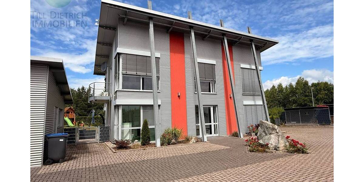 Exklusives Verwaltungsgebäude mit GF Wohnung, zwei Lagerhallen und Freiflächen auf 9.760 m² 5 zimmer