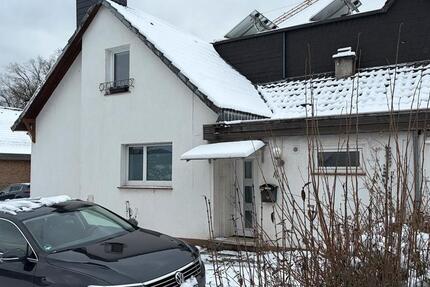 Haus mit Garten und StellplätzenRuhig und zentral gelegen. 2 zimmer