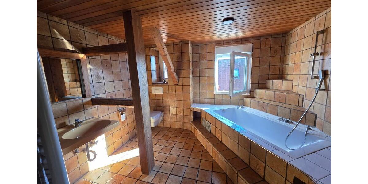 Dachgeschoßwohnung Pforzheim Weststadt - 2 Zimmer, 98 m&sup2;, 850&euro; | Angebot:26603036