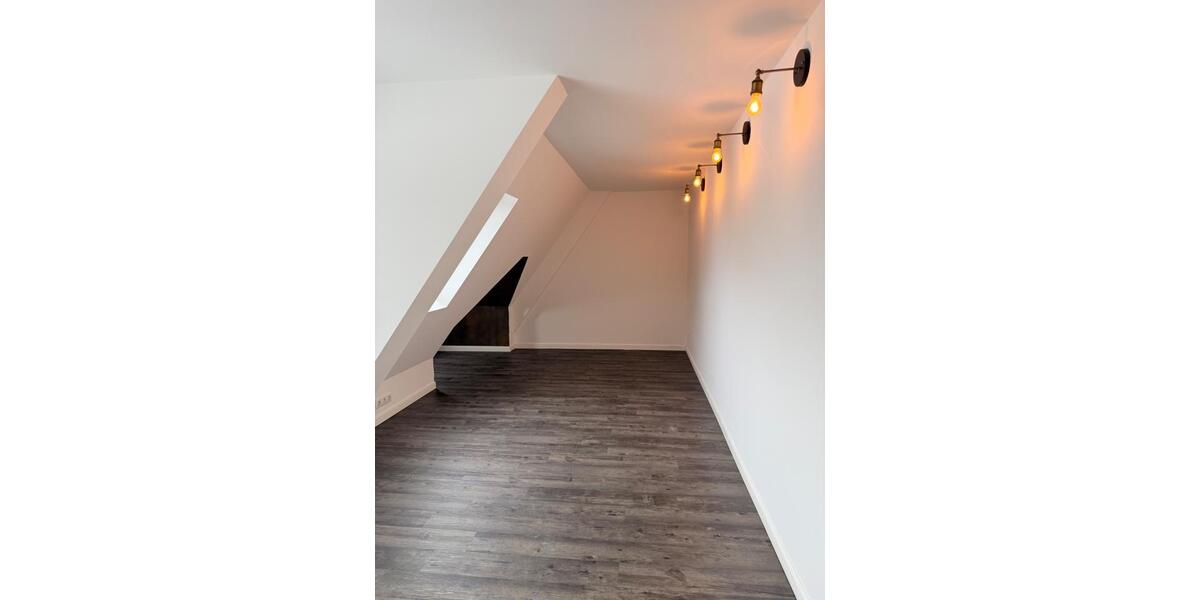 Dachgeschoßwohnung Bitterfeld-Wolfen Bitterfeld - 3 Zimmer, 70 m&sup2;, 650&euro; | Angebot:25055377